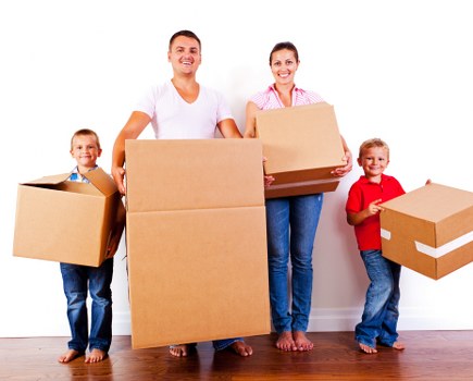 Local movers handling access challenges on a Putney street