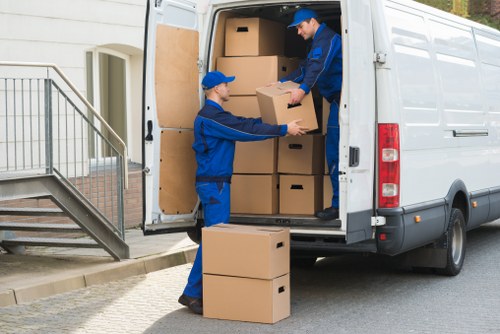 Local moving truck for flats and houses in Putney